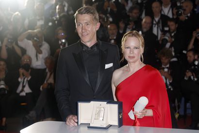 Aki Kaurismäki voitti tuomaristopalkinnon Cannesin elokuvajuhlilla – Kuolleet lehdet on ensiesityksessä Sodankylässä kesäkuussa
