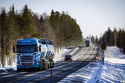 Oulun yliopiston liikenneprofessorit: Tulevaisuudessa on rekkaletkoja, joille riittää yksi kuljettaja
