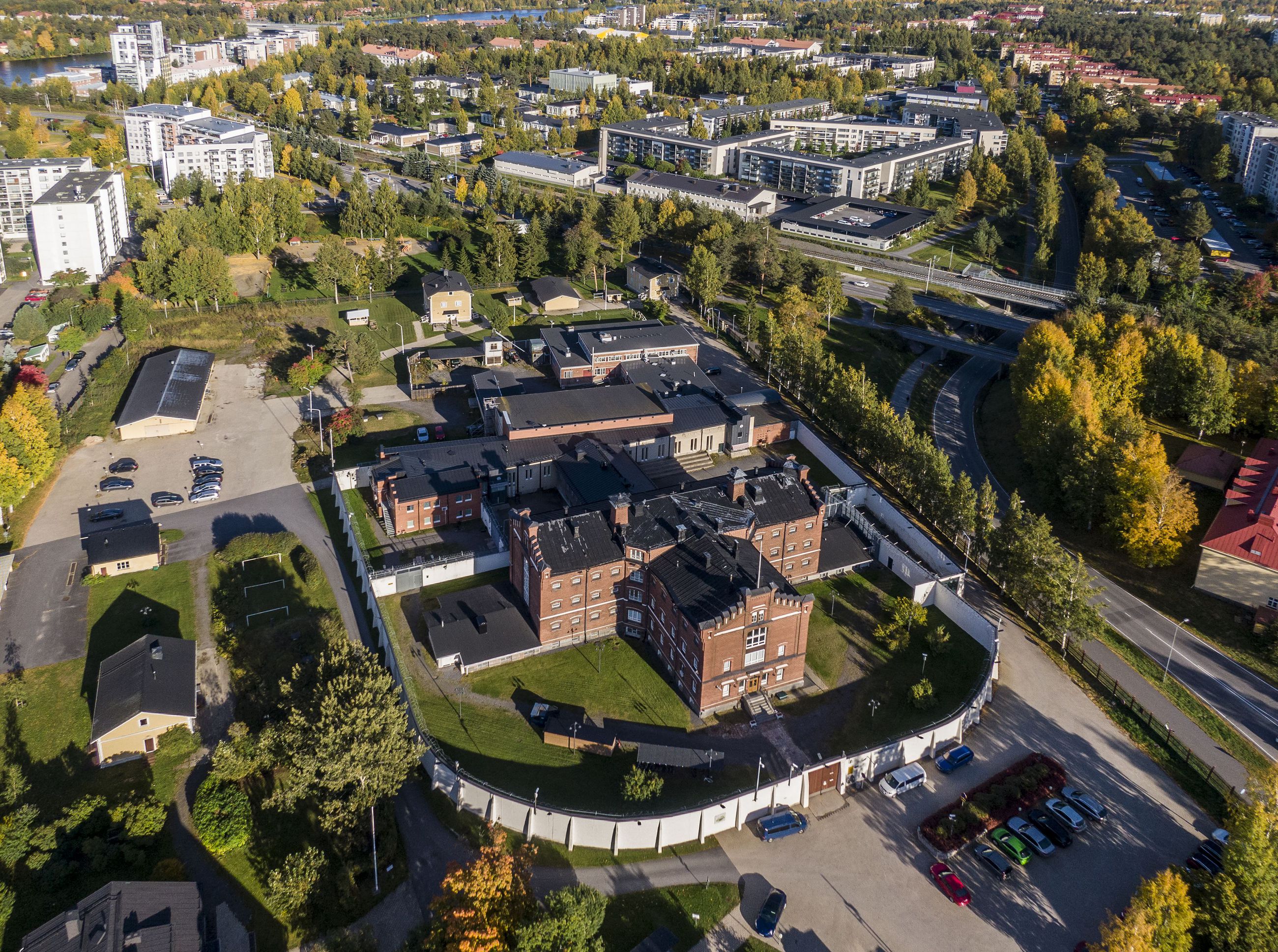 Oulun vankila sijaitsee kaupunkirakenteen kannalta keskeisellä paikalla Myllytullissa.