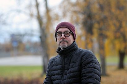 ”Pohjoisessa voi keskittyä kirjoittamiseen” – Lapin taidepalkinto 2022 kirjailija Jussi Siirilälle