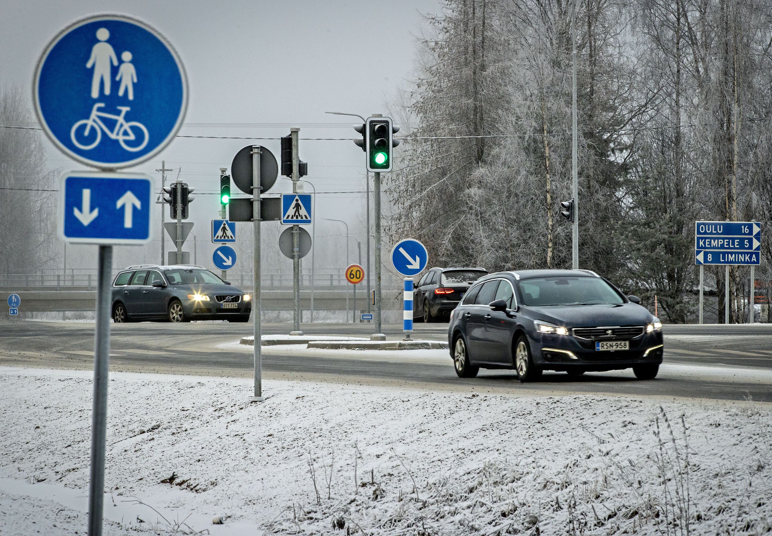 Limingan Tupoksen ja Oulun Maikkulan vilkkaat liittymät saivat liikennevalot  – Ely-keskuksen mukaan uudistukset parantavat liikenteen turvallisuutta ja  sujuvuutta | Kaleva