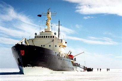 Jäänmurtaja Sampon risteilykausi käynnistyi ennätysaikaisin – vara-alus Arktis saapui Sampon tueksi täksi talveksi