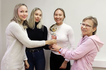 Maajoukkueeseen noussut Ida Ravaska palkittiin Länsi-Pohjan piirin parhaana yleisurheilijana