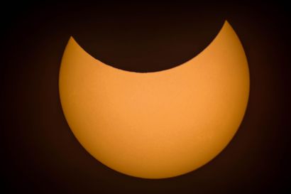Lukijat kuvasivat auringonpimennystä Pohjois-Suomessa – auringosta haukattiin pala pois