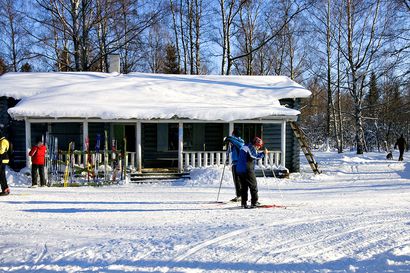 Aurinkoladuille pääsee hiihtämään – Selkäsaaren latukahvila palvelee tänä talvena ulkoilijoita