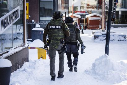 Raskaasti varustautuneella poliisilla oli operaatio Rovaniemen keskustassa aseistautuneen henkilön vuoksi – syyksi paljastui kuulapyssy
