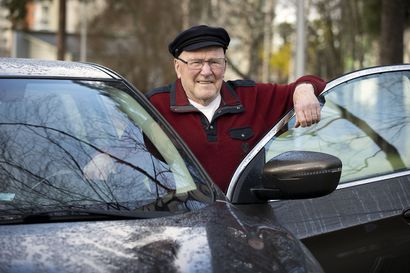 90 vuotta täyttävä oululainen Mikko Kivimäki ponnisti opettajasta pankinjohtajaksi – "Kolmas virkaurani alkoi vaimon omaishoitajana"