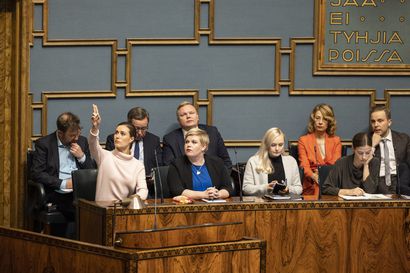 Eduskunta aloittaa saamelaiskäräjälain käsittelyn tiistaina – lainsäädäntöjohtaja ei kommentoi aikataulua: "Poliitikkojen käsissä"