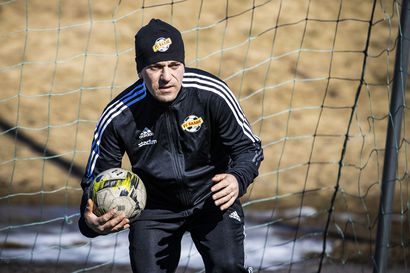 Jalkapalloileva leipuri – Albaniasta lähtöisin oleva Klodian Mateli aloitti FC Raahen vastuuvalmentajana