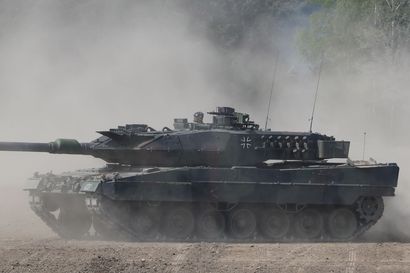 Saksa antoi luvan lähettää saksalaisvalmisteisia Leopard 2 -taistelupanssarivaunuja Ukrainaan, Yhdysvallat lähettää vuorostaan Abramsejaan