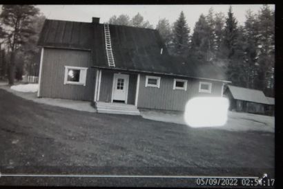 Outo valoilmiö tallentui valvontakameraan Pudasjärven Sarakylässä – katso video ihmetystä herättäneestä näystä