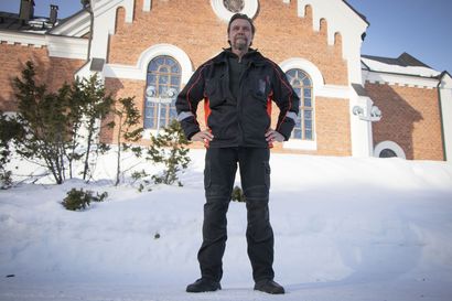 "Minä en osaa pienistä asioista murehtia, kun työssä näkee kaikenlaista" – kertoo Lumijoen uusi seurakuntamestari Tapio