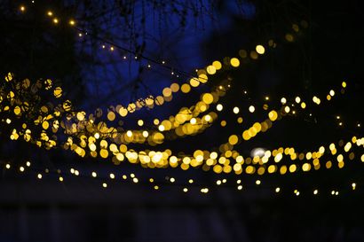 Tukes: Vanhojen valosarjojen kanssa on syytä olla tarkkana – näin käytät jouluvaloja turvallisesti