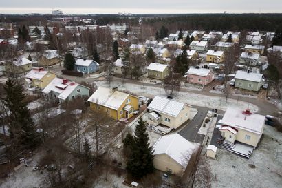 Katso, kuinka paljon joulusaunat ja ilotulitukset heikensivät ilmanlaatua Oulussa – Kaleva seuraa pienhiukkasten määrää tunti tunnilta Oulun Nokelassa