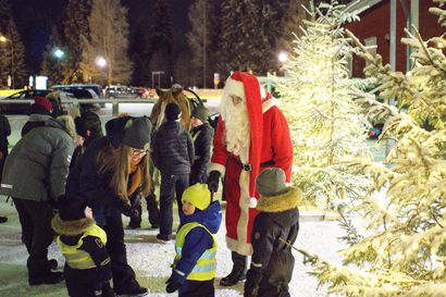 Joulu avattiin Tyrnävällä joulupukin, teatteriesityksen ja kuorolaulun voimin – katso kuvat!