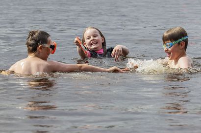 Uimakoulu pulahti Ounasjokeen – kun Vesihiisi on remontissa, uimaseura päätti käynnistää rantauimakoulut