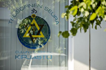 Oulun Etu-Lyötyssä on liiketila, jonka ikkunaan on teipattu erikoinen symboli – Teosofian tarkoitus on etsiä totuutta uskontojen takaa