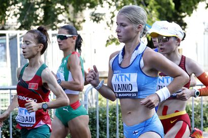 Alisa Vainio selvisi MM-maratonista kolmanneksi parhaana eurooppalaisena – mieltä lämmitti älynväläys kylmäkaulurista
