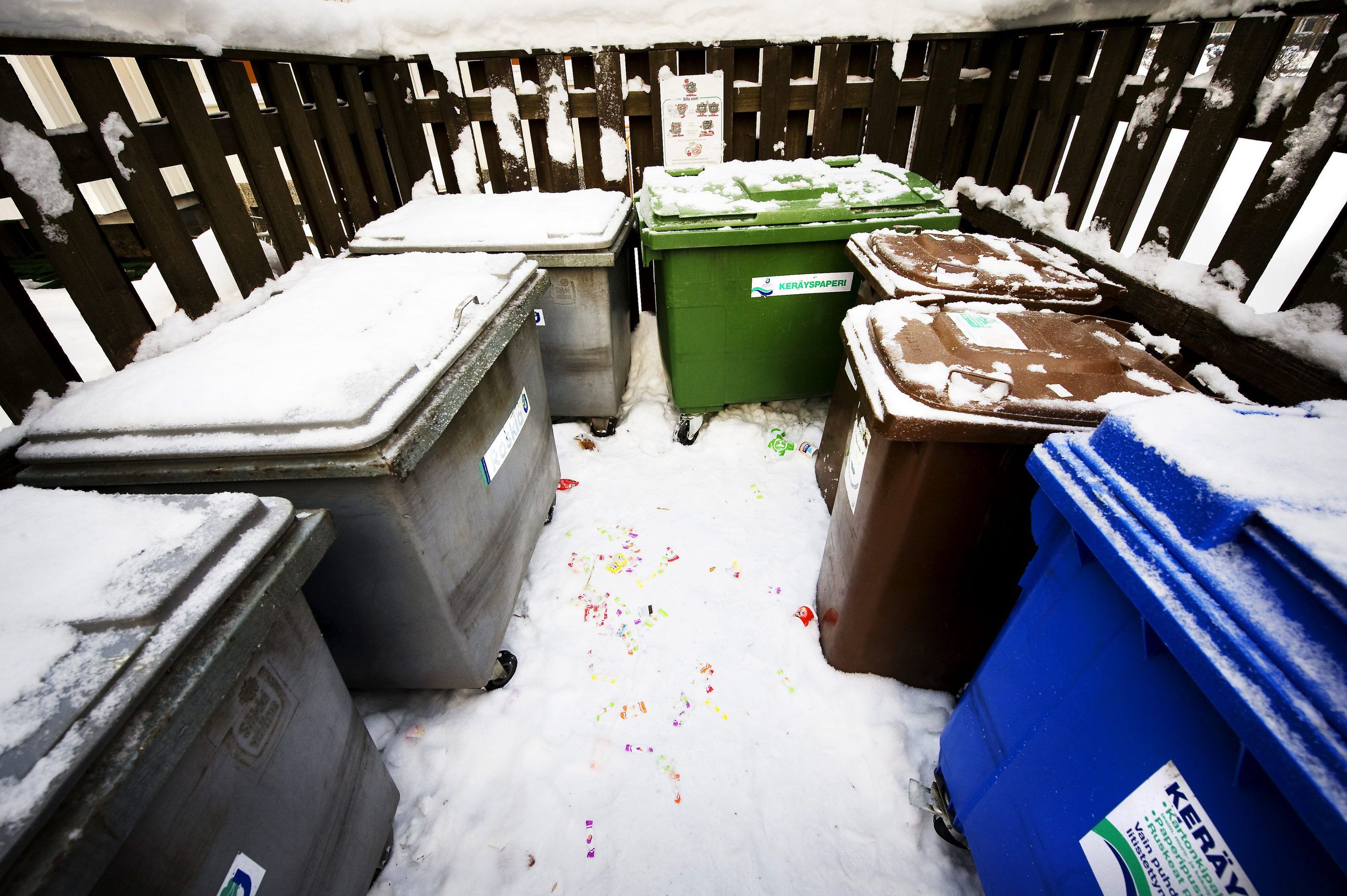 Mökkiläisen on liityttävä jätehuollon asiakkaaksi, vaikka roskat voisi  viedä kodin jäteastiaan – erityisasiantuntija kertoo syyt käytäntöön |  Kaleva
