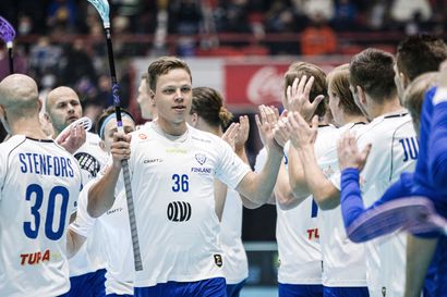 Salibandymiesten menestyksen tie koukkasi kirjamyyntipisteen kautta - Suomelle ensimmäinen MM-alkusarjavoitto Ruotsista
