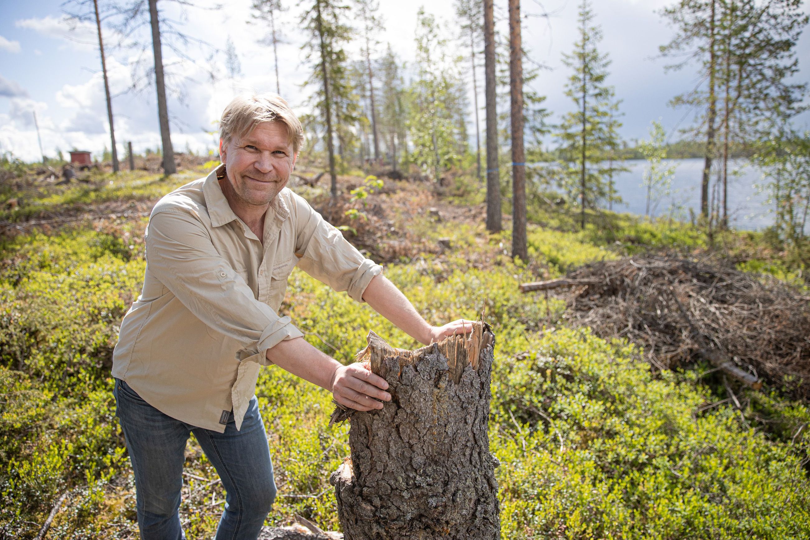 Näyttelijä Matti Ristinen joutui vuosi sitten Paula-myrskyn motittamaksi  Taivalkoskella – saha höyrysi kaksi päivää: 