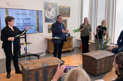 Meänkieliset saivat oman kirjaston – Övertorneån pipliuteekki tukee koko Ruotsin meänkielisten kirjanälkää