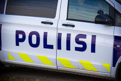 Poliisitehtäviä Kajaanissa: Taksin asiakas löi kuljettajaa, nuori mies pakeni henkilöautolla poliisia tuhdissa humalassa