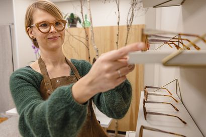 Poronsarvi ja tuohi taipuvat myös silmälasikehyksiksi – sodankyläläinen Laura Knuuti on Suomen ainoita kokopäiväisiä silmälasikehysten valmistajia