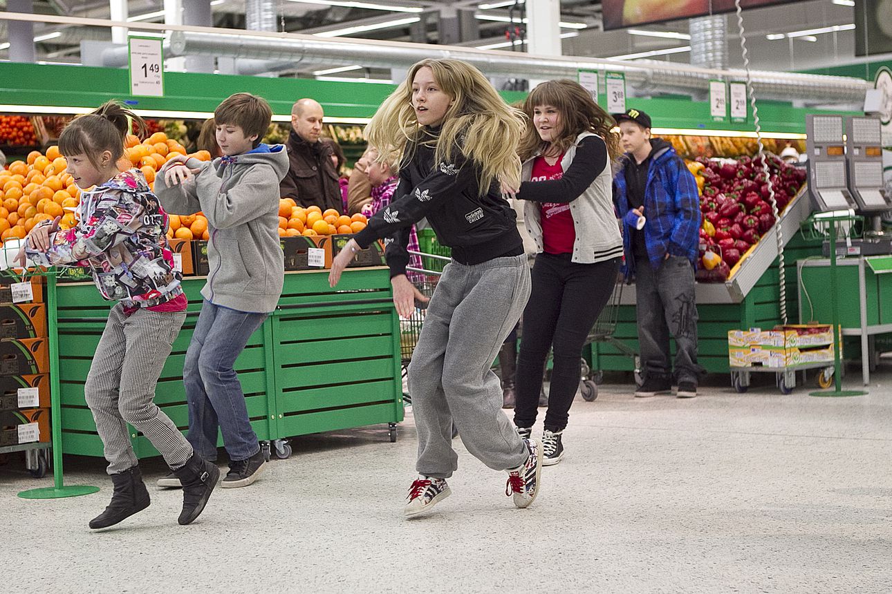 Linnanmaan Prisma järjesti flashmob-tempauksen | Kaleva