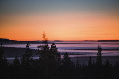 Perjantaina Suomeen kulkeutuva Saharan hiekkapöly saattaa värjätä auringonnousut ja -laskut komean värisiksi Pohjois-Suomessa