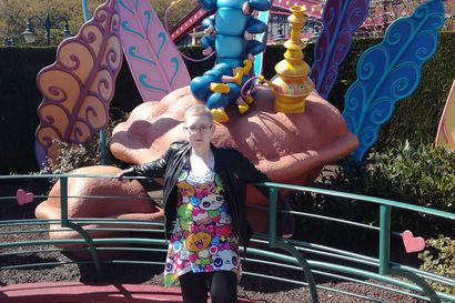 Rankat syöpähoidot läpikäynyt Julia Määttä pääsi Disneylandiin - Nyt Julia sai itkeä onnesta: "En pystynyt käsittämään, että olen oikeasti päässyt sinne"