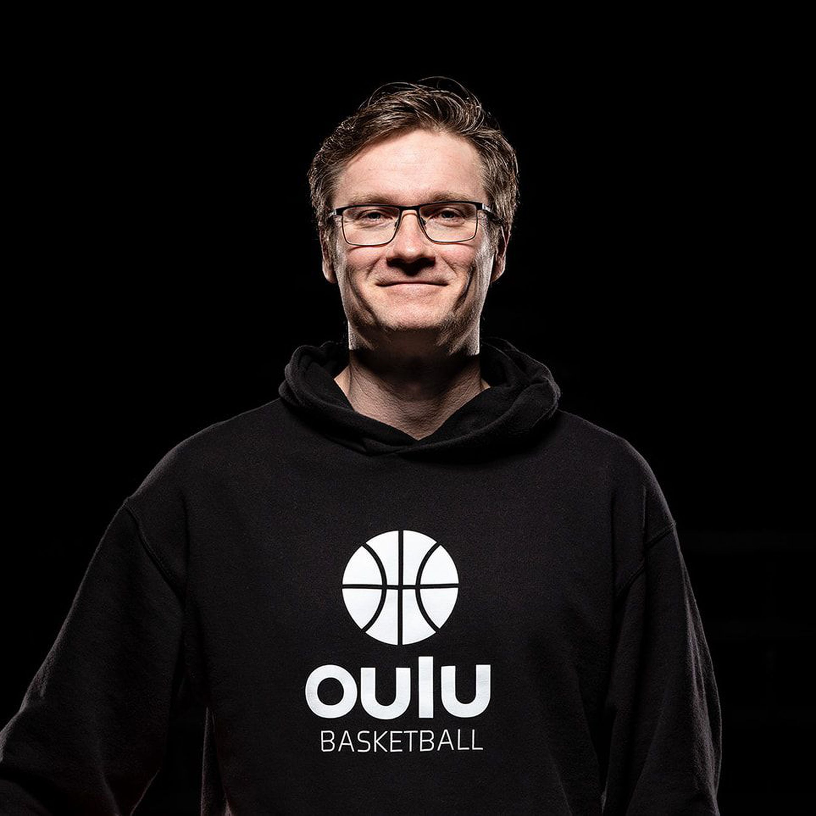 Oulu Basketballin päävalmentaja Juha Valkama luottaa joukkueen nuoreen