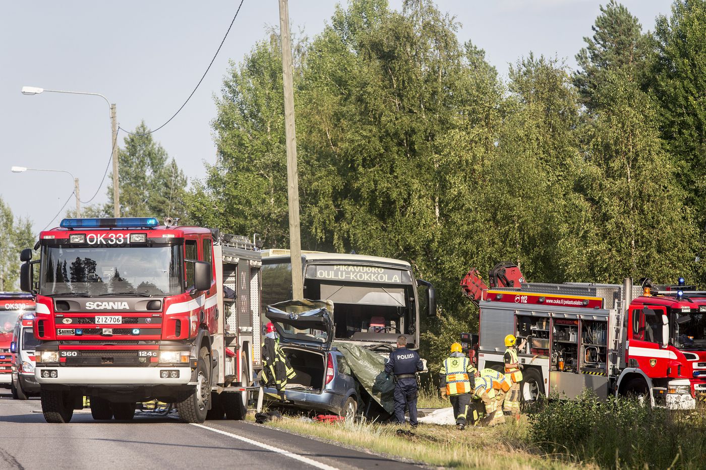 Henkilöauto Runnoutui Bussin Alle Limingassa - Yksi Kuoli, Viisi ...