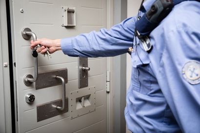 Rikosseuraamuslaitos irtisanoi viisi Riihimäen vankilan vartijaa – toivat ja nauttivat alkoholia työvuoron aikana