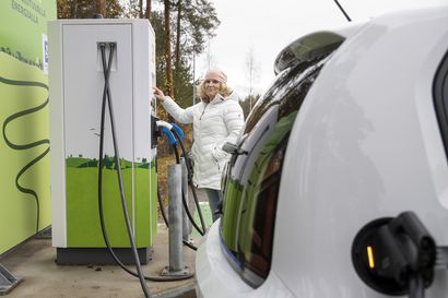 Sähköautojen latausverkosto laajenee kovaa vauhtia – Oulussa jo lukuisia julkisia latauspisteitä ja lisää on suunnitteilla
