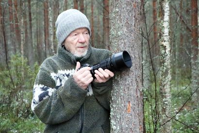 Esko Pitkänen on Vuoden Kellokas – Hailuoto-seura palkitsi Hälli-päivillä intohimoisen luontokuvaajan ja -tarinoitsijan