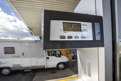 Polttoaineen hinta karsii lomasuunnitelmia: "Ajetaan auto parkkiin mökille ja ollaan siellä" – näin säästät polttoainetta omalla ajotavalla ja ennakoinnilla