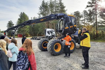 Kuudesluokkalaiset pääsivät  Rantakylässä tutustumaan metsään – 4H:n Metsäpäivässä opittiin muun muassa metsään liittyvistä ammateista