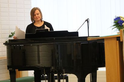 Menovinkki: Oulaisten yksinlaulajat järjestävät loppiaiskonsertin, Heidi Löppönen säestää