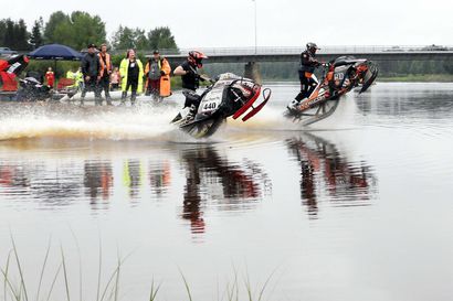 Heinäkuu on vesicrossin juhlaa – SM-sarja käynnistyy Poikkinainti Watercrossilla Pellossa