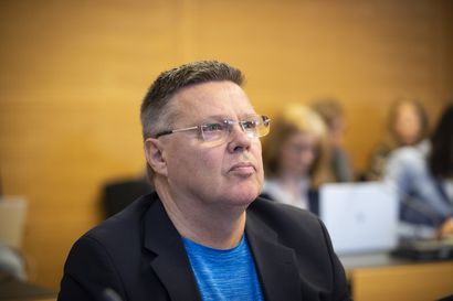 Syyttäjä: Rikollispomo järjesti palkkamurhan ja Helsingin huumepoliisia johtanut Jari Aarnio antoi rikokselle hyväksyntänsä – oikeudenkäynti alkaa Helsingissä