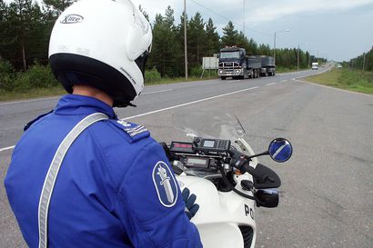 Liikenneyksiköllä työntäyteinen viikonloppu Sodankylässä, Inarissa ja Utsjoella – poliisi kirjasi yhteensä 138 sakkoa ja liikennevirhemaksua