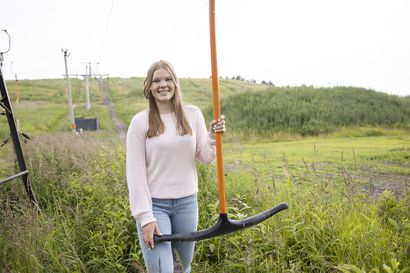 Oululainen Veera Alaniska muutti 16-vuotiaana Rukalle harjoitusolosuhteiden perässä – nykyään 19-vuotias alppihiihdon SM-mitalisti kuuluu haastajamaajoukkueeseen
