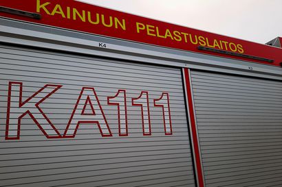 Kauppakeskuksen pääsisäänkäynnin kattopellit rymisivät alas Kajaanissa, kukaan ei loukkaantunut