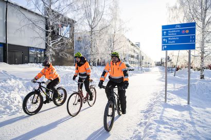 Oulussa pyöräteiden kuntoa valvotaan uudella tavalla, ja kiitosta satelee ­– Apuna pyöräilyagentit ja pyöräilevät auraajat