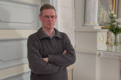 Tutkija Mikko Salo inventoi Kalajoen rovastikunnan seurakuntien esineistöä