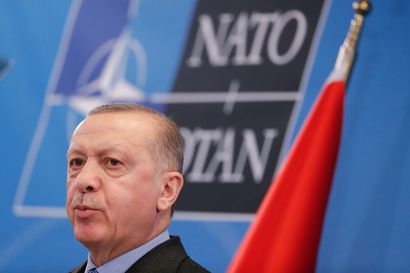 Erdogan: Turkki ei suhtaudu Suomen ja Ruotsin Nato-jäsenyyteen positiivisesti
