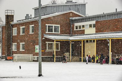 Haukiputaan Asemakylän koulukokonaisuuteen kokonaan uusi koulurakennus – koulu on maakunnallisesti arvokas kohde, osa Asemakylän raittia