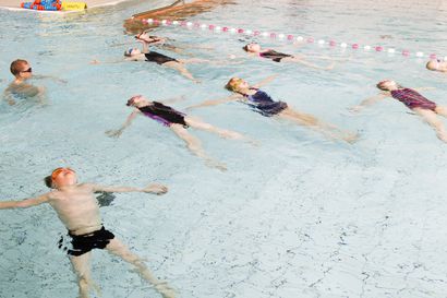 Oulun kaupunki järjestää helmikuussa uimakouluja esikouluikäisille – aikuisia ei päästetä uimahalliin koronan takia