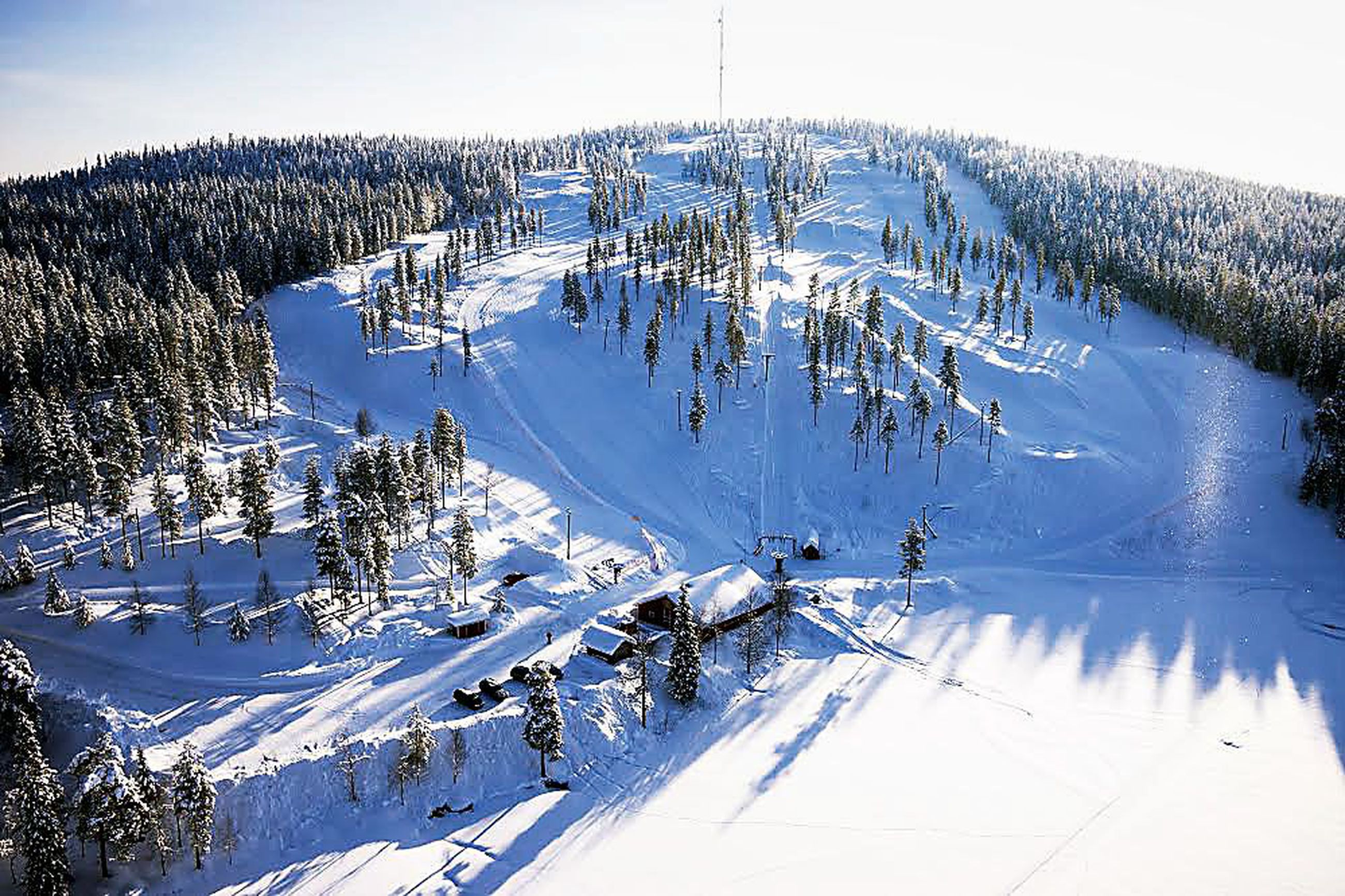 Горнолыжные курорты финляндии. Тахко горнолыжный курорт. Химос Финляндия горнолыжный курорт. Tahko горнолыжные курорты. Пюха Финляндия горнолыжный курорт.